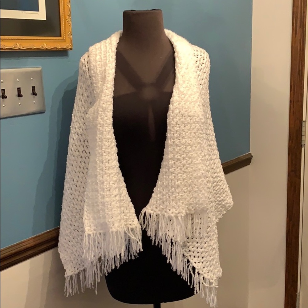 🎁Hand made white shawl/ scarf by A Touch of L❤️ve - Picture 3 of 7
